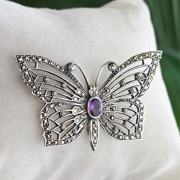 Jewelry - Vtg. 925 sterling silver butterfly w/genuine amethyst